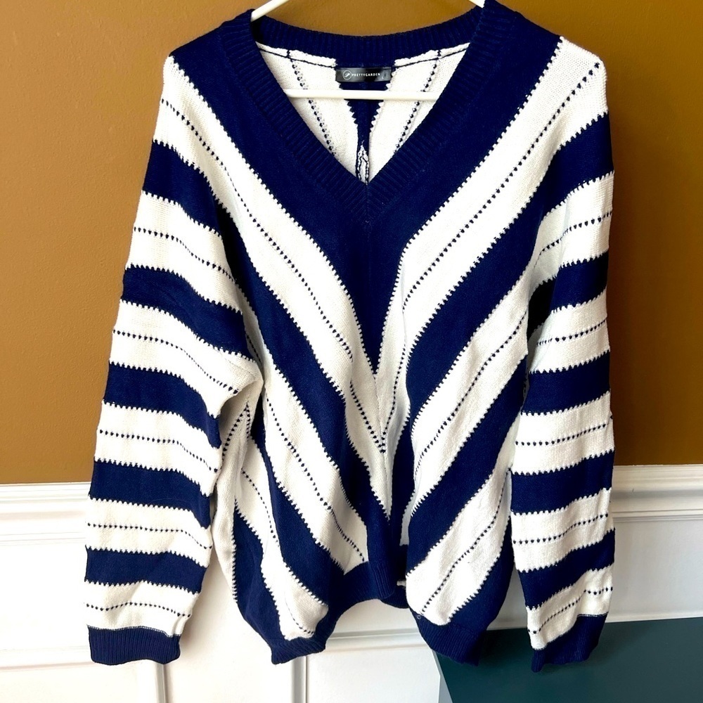 PRETTY GARDEN Womens V-neck Sweater Size Large Preppy Yacht Country Club